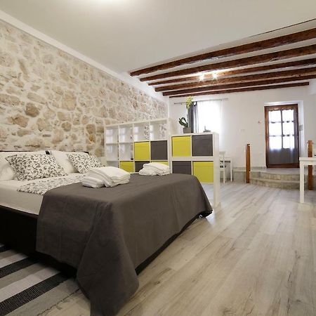 Zen Studio In Center Of רוביני מראה חיצוני תמונה